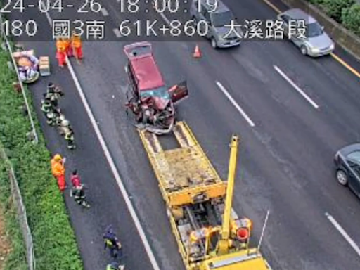 快訊/國道3號南向嚴重車禍！大貨車與轎車相撞 車頭全毀「回堵5K紫爆」