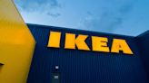 衰過霸梳化 台網友公審「無恥夫妻」IKEA一離譜行為：店員不處理