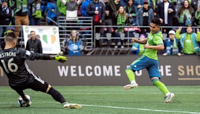 El peruano Raúl Ruidíaz anota el gol del triunfo para los Sounders