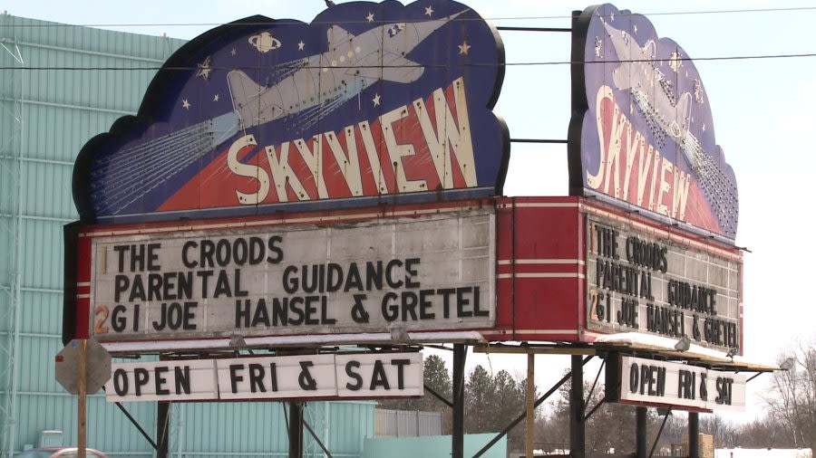 Illinois drive-in theater named the best in the U.S.