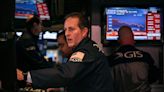 US stocks extend losses as interest rate and recession fears linger