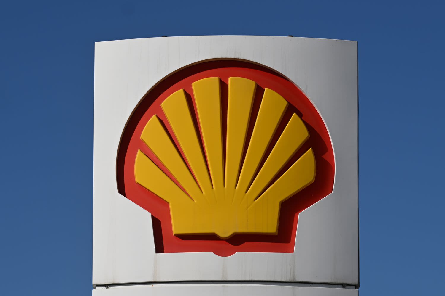 Shell Posts Q2 Adjusted Profit Beat Despite Declining Refining Margins