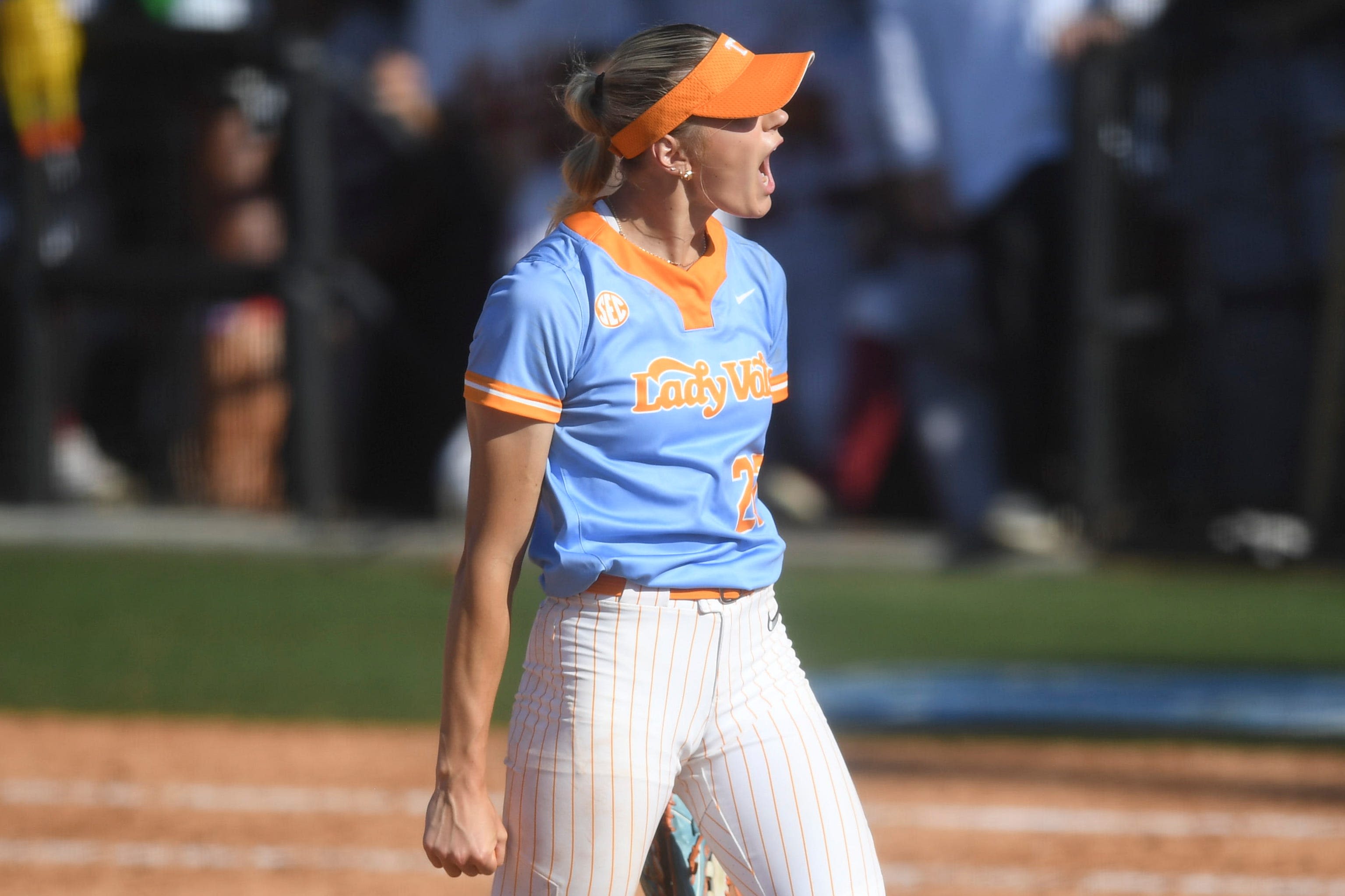 Karlyn Pickens gives Tennessee softball 'every opportunity' in 14-inning loss to Alabama in super regional