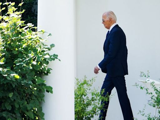 Continúan los esfuerzos privados para empujar a Biden a retirarse de la carrera presidencial