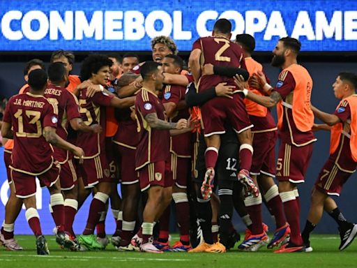 Venezuela into Copa quarters after Mexico defeat, Jamaica out