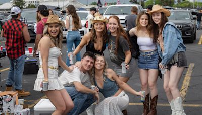 Morgan Wallen fans flood MetLife Stadium parking lots before the show