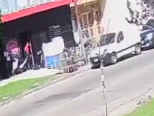 El video del momento en que el comerciante de La Plata mató a un adolescente que quiso robarle en su negocio