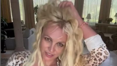 Britney Spears sintió una 'enorme diferencia' en su personalidad cuando se tiñó el pelo de rubio platino