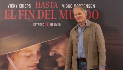 El actor Viggo Mortensen llama "payaso" y "muñeco de la derecha"