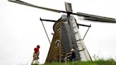 Un artista holandesa que era famosa por pintar molinos de viento decidió ir más allá: se convirtió en molinera