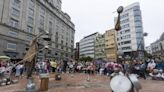 CAFCA supera el primer round en las calles de Oviedo a pesar del tímido orbayu que retó al festival
