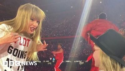 Taylor Swift: Seven-year-old gets singer's famous 22 hat