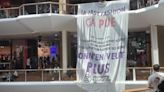 « Ode aux rats »… Des odeurs nauséabondes déversées dans un centre commercial à Lyon pour dénoncer la « fast fashion »