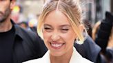 Sydney Sweeney Looking Adoringly At Absolutely Nothing Has Become A Hilarious Meme
