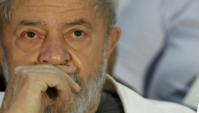 Lula compromete reeleição se repetir erros de Dilma, diz economista Por Poder360