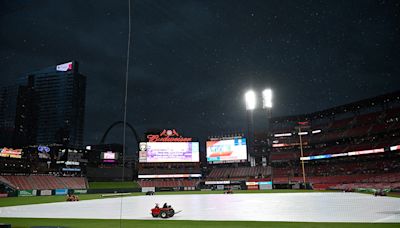 Sunday's Cubs-Cardinals game to start in rain delay: Here's what we know