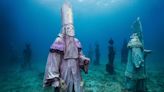 Crece el primer parque de esculturas subacuáticas del mundo con nuevas figuras fantasmales