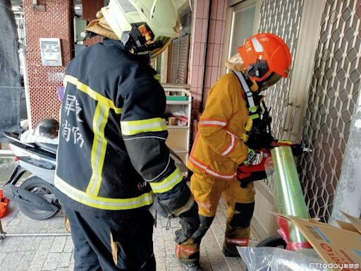 屏東獨居婦昏迷 親戚喊叫無人應...消防員用軍刀鋸破門救人