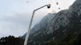 Cable car accident in Turkey sends 1 passenger to his death and injures 7, with scores stranded