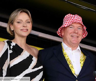 Le prince Albert de Monaco arbore un bob Cochonou et suscite l'amusement des internautes lors du Tour de France
