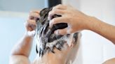 咖啡因洗髮精能搶救落髮？來看看髮的專家怎麼說，不管用哪一種洗髮精，都要先養成1習慣