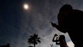 Millones de mexicanos presencian el histórico eclipse solar total