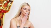 Oscars 2024: Anya Taylor-Joy trägt mit ihren "Cat Eye Nails" DEN Nagellack-Trend für den Frühling