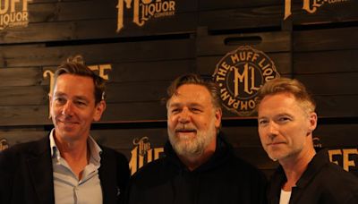 ‘It’s a brilliant story’ – Russell Crowe and pals raise a glass to potato farmer who inspired €1m Muff venture