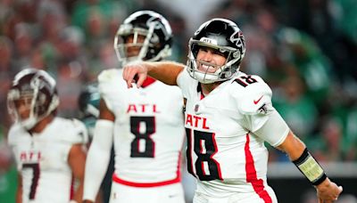 Falcons superan a Eagles con intercepción de último minuto