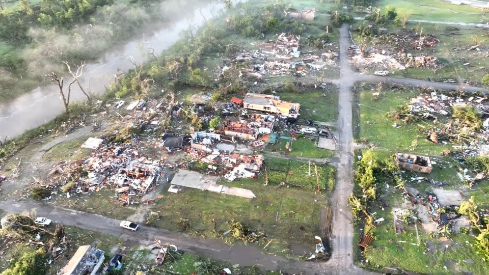 1 dead after Oklahoma tornadoes as millions in the Midwest face a strong tornado threat