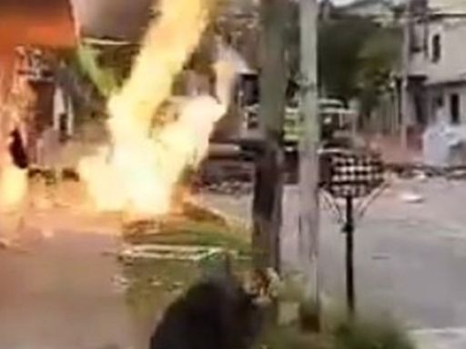 Video | «Película de terror»: impactante explosión en Villa Ballester durante una obra de bacheo - Diario Río Negro
