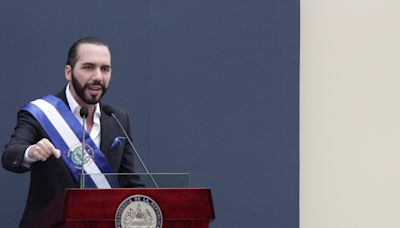 Un Nayib Bukele "todopoderoso" asume su segundo mandato en El Salvador: mano dura y una economía en crisis