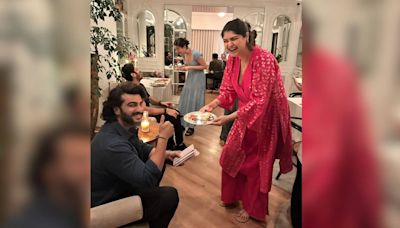 Arjun Kapoor celebrates his birthday with sister Anshula and friends, watch video