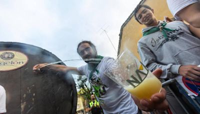 La espicha global invade Nava (para poner fin a 'los males de la humanidad') con el Festival de la Sidra