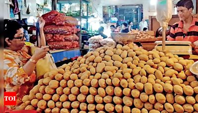 Retailing at Rs 38/kg, potato continues to pinch pockets, sends Kolkata kitchen budgets haywire | Kolkata News - Times of India