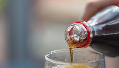 Calor: ¿Es bueno tomar Coca Cola para hidratarse?