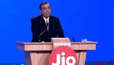 Another masterstroke by Mukesh Ambani as Jio launches plan with unlimited calling, free data, free Jio Cinema, Jio TV and much more for only Rs…