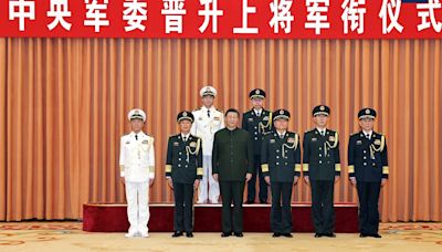 中央軍委晉升王仁華、肖天亮2名上將 習近平頒發命令狀