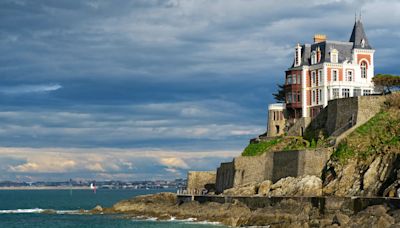 Jane Birkin : découvrez son manoir grandiose en Bretagne (avec 14 pièces), à deux pas de la plage, où elle a passé ses dernières vacances