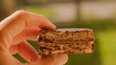 Hay problemas para producir un famoso alfajor porque la empresa que lo hace no puede importar cacao