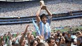 Subastan el Balón de Oro que ganó Maradona - Diario Hoy En la noticia