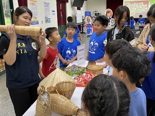 千年「播棋」遊戲超吸睛 ｜移民署苗栗縣服務站接待國小師生體驗多元文化 | 蕃新聞