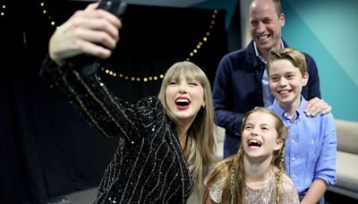 Príncipe William asiste con sus hijos al concierto de Taylor Swift en Londres; la cantante toma "selfie real"