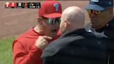 Rob Thomson goes nuts on umpire over reversed call