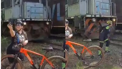 Una ciclista fue atropellada en la cabeza por un tren cuando intentó sacarse una selfie