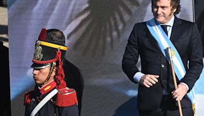 En el acto por la Bandera, Milei volvió a convocar a la firma del Pacto el 9 de julio