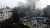 FOTOS | Protestas contra la Ley de Bases en Argentina termina con violentos disturbios