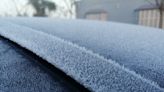 ¿Cómo sacar el hielo del auto de forma segura? Qué hacer y qué no cuando el vehículo está congelado