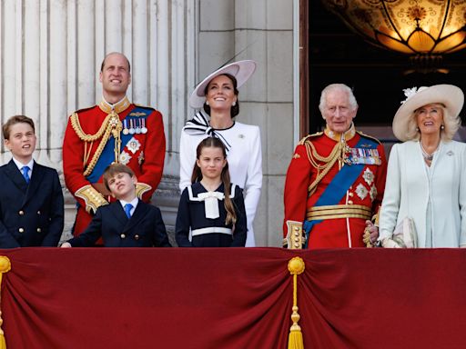 No meio de uma família encolhida, Kate Middleton foi a protagonista da Trooping The Colour