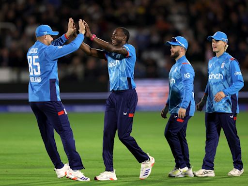 Hussain backs 'seniors' to lead England in Champions Trophy